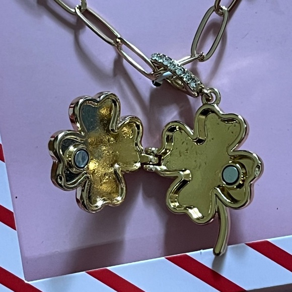 ✨BUY 2 GET 1✨ A New Day Gold Clover Necklace Locket - Picture 3 of 3